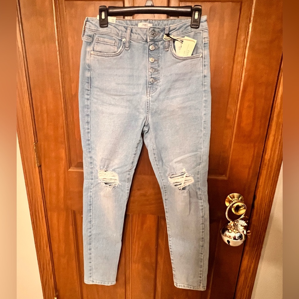 Forever 21 - Women’s High rise skinny distressed blue jeans- size 28